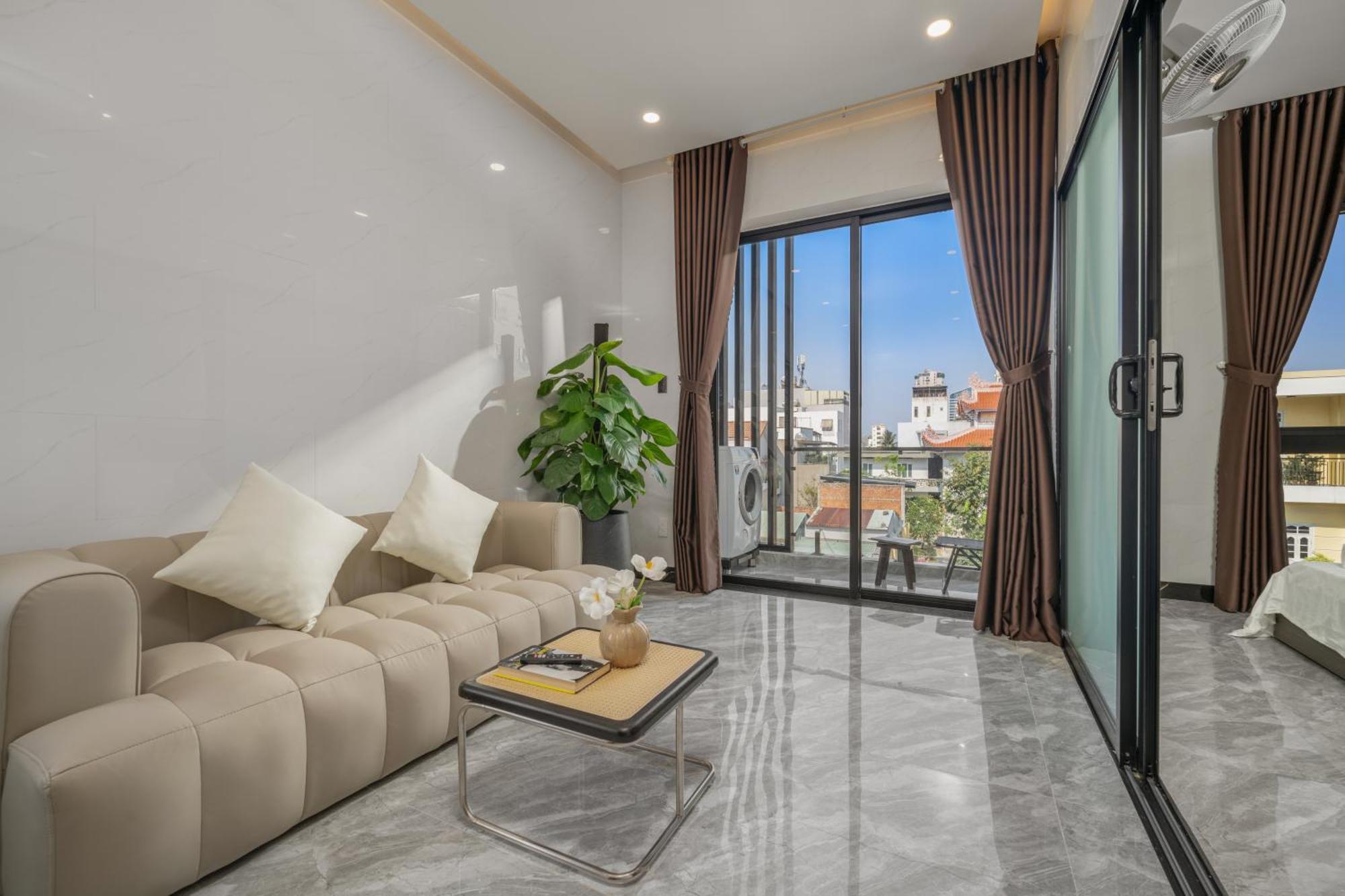 Villa T P - Sauna, Jacuzzi Bathtub- Full Ac *
