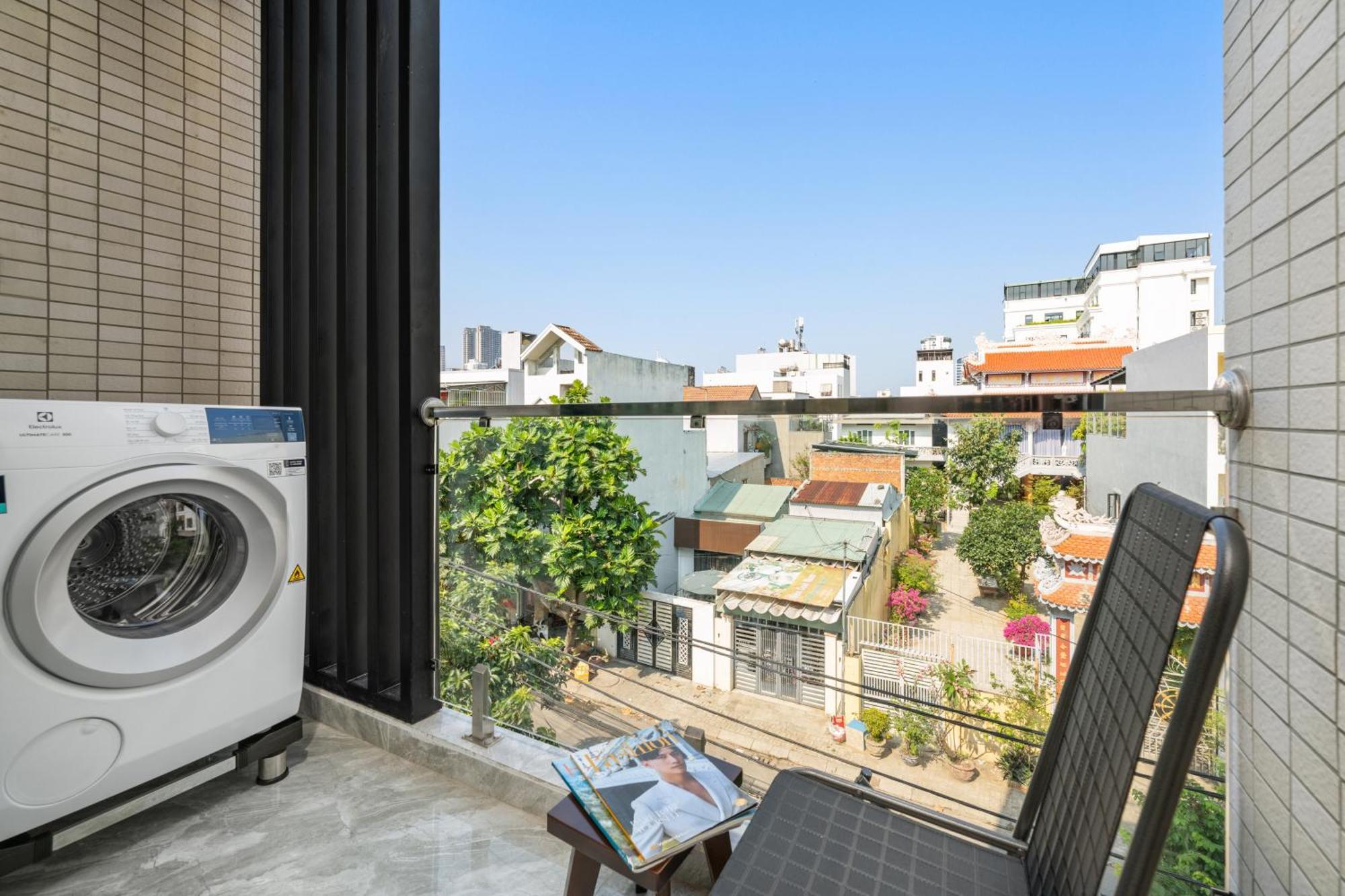 Villa T P - Sauna, Jacuzzi Bathtub- Full Ac *