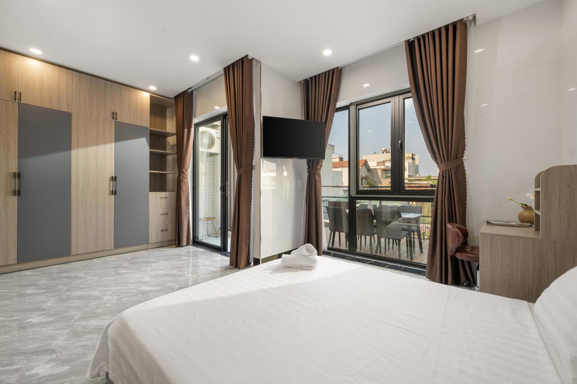 Villa T P - Sauna, Jacuzzi Bathtub- Full Ac