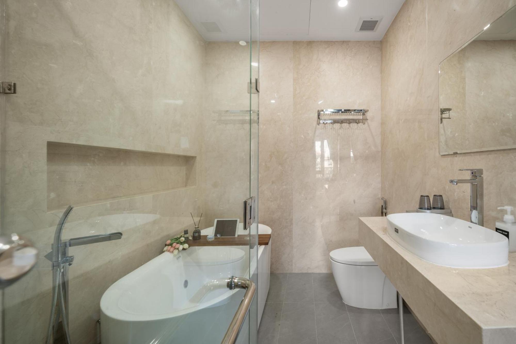 T P - Sauna, Jacuzzi Bathtub- Full Ac Da Nang